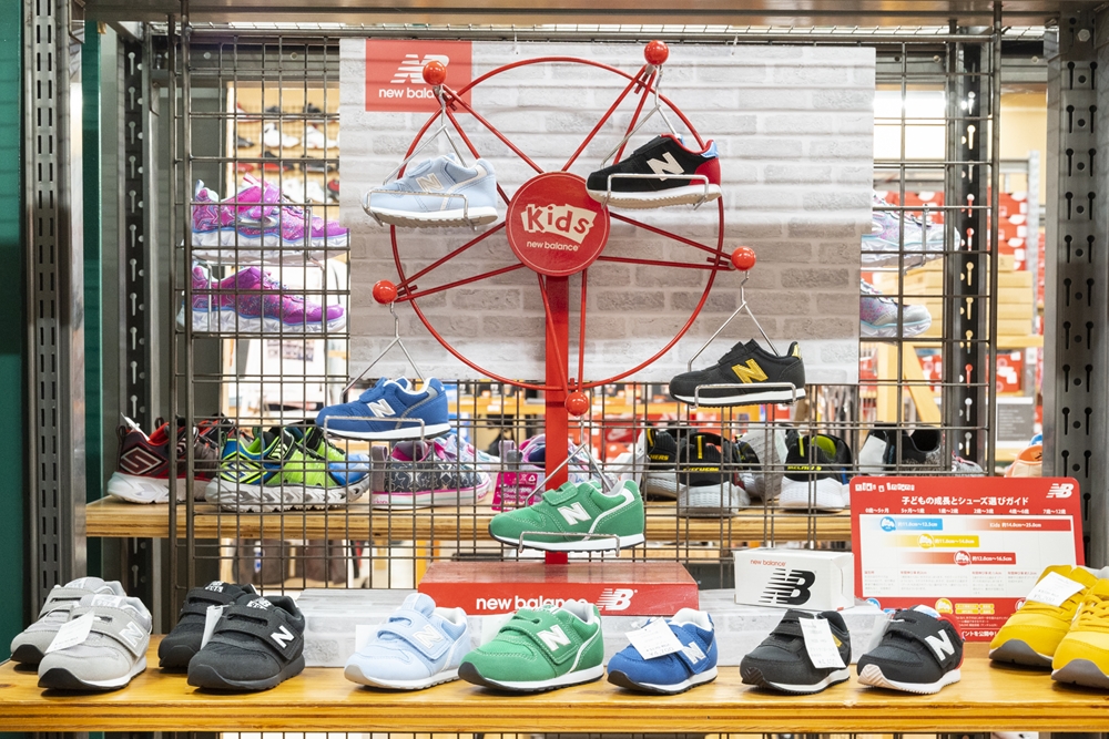 かわいい！ new balance ロゴ プレート 看板 立て札 ディスプレイ en